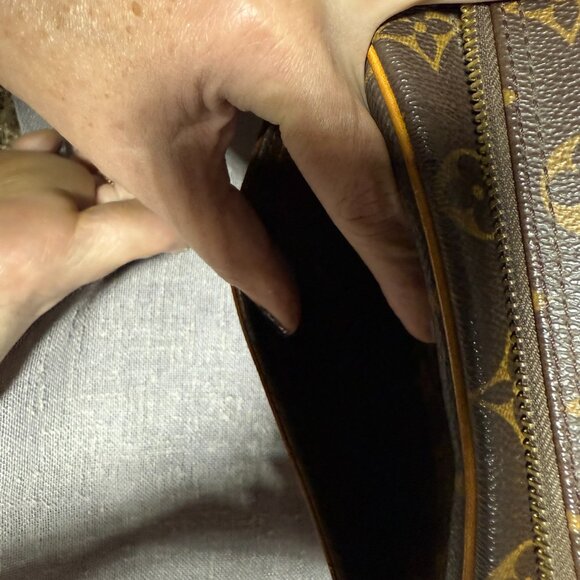 LOUIS VUITTON MONOGRAM BLOIS CROSSBODY BAG - Picture 7 of 11